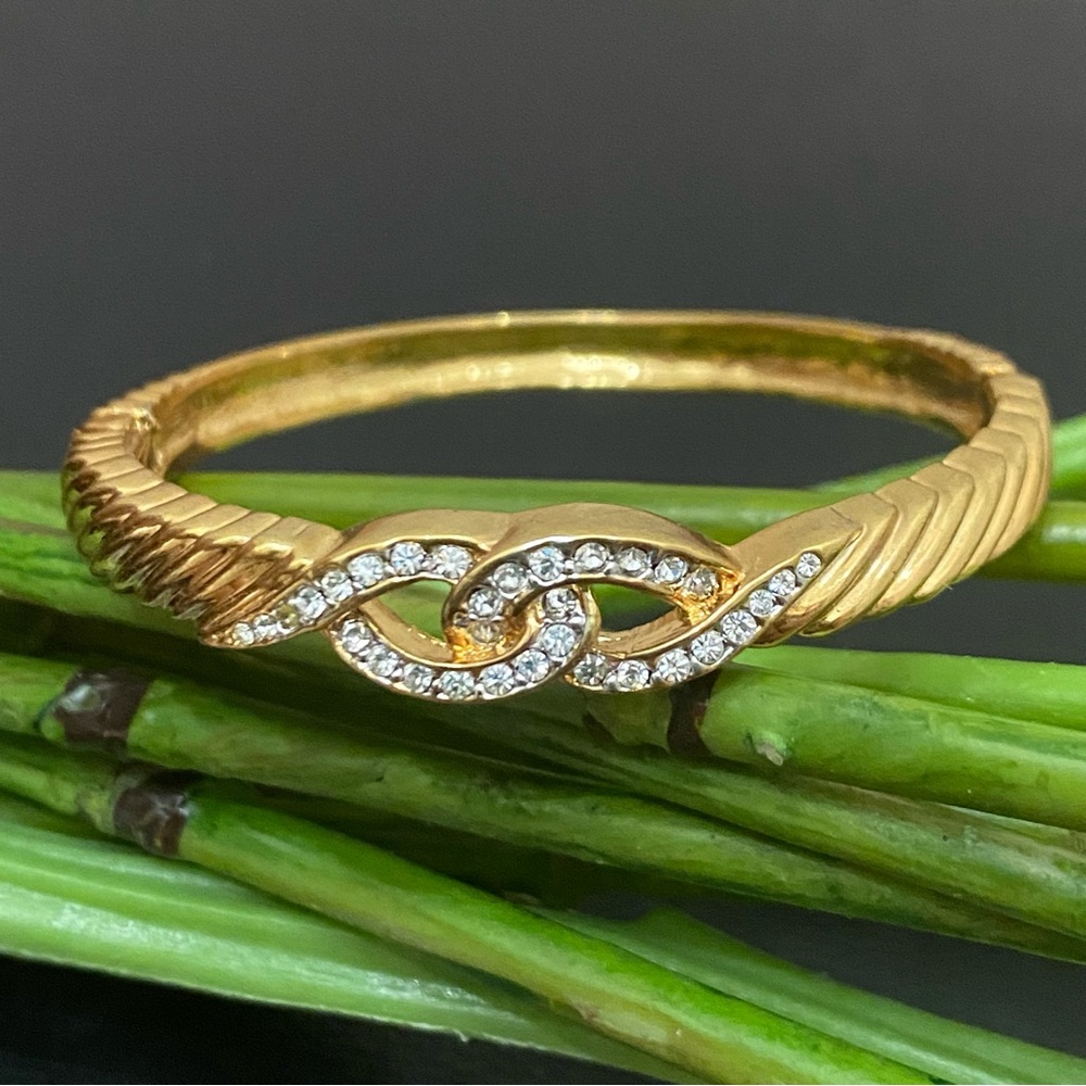 Gold-tone Rhinestones Hinged Bangle Bracelet 21.0g